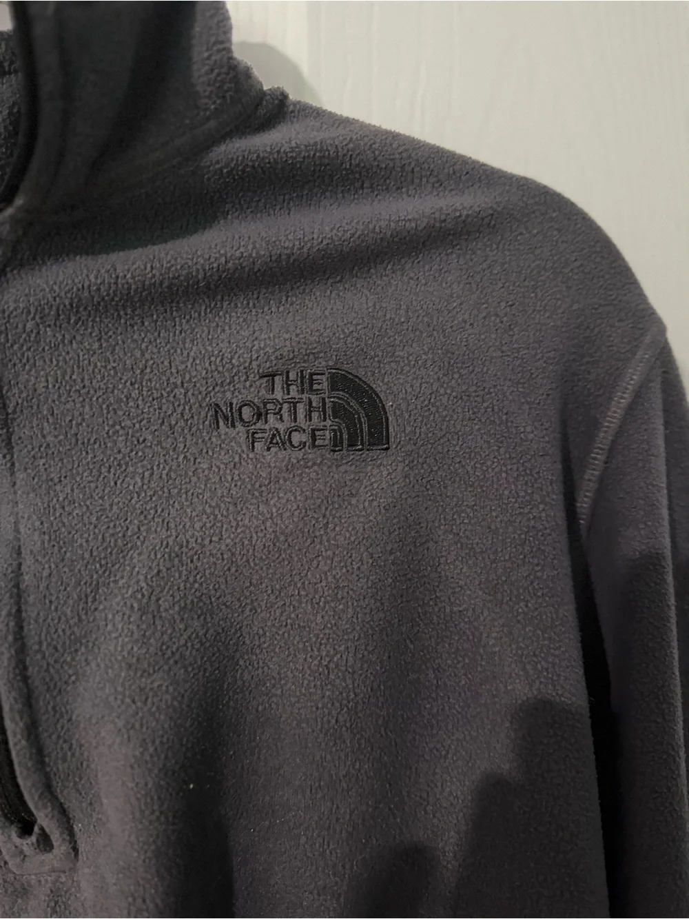 The North Face Men's gray  Quarter-Zip Fleece Pullover